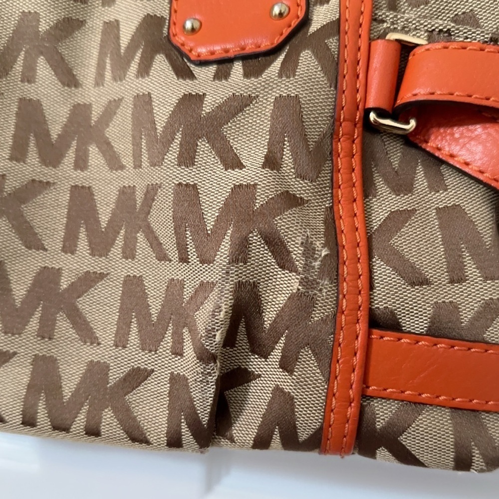 MICHAEL KORS SIGNATURE MONOGRAM GANSEVOORT
BEIGE TANGERINE SATCHEL BAG - Picture 11 of 12